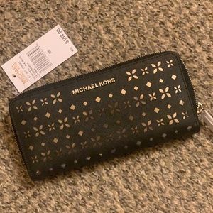 Michael Kors Jet Set Travel Wallet